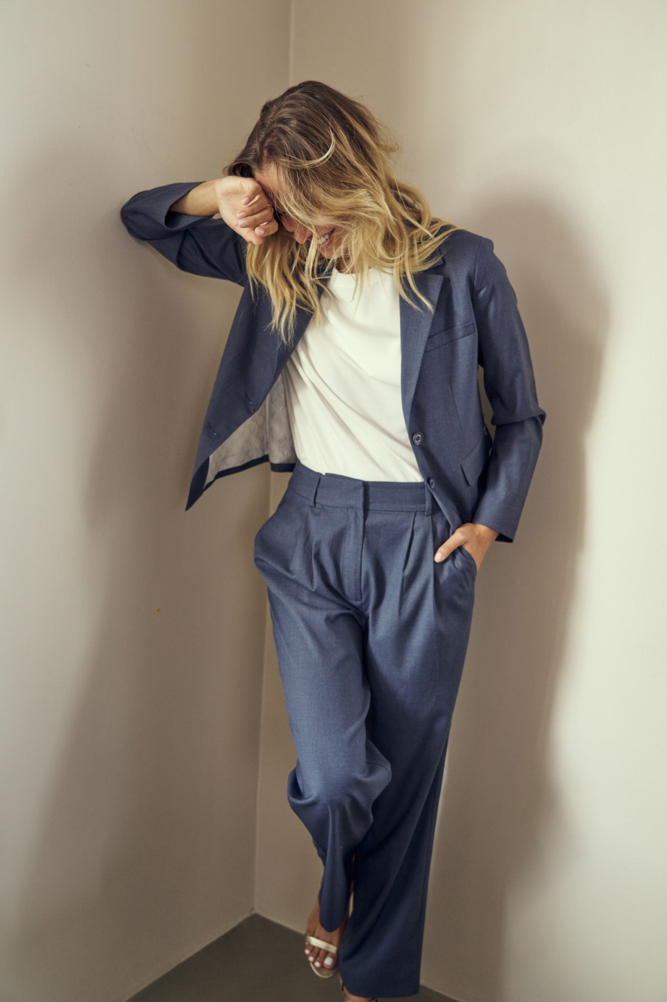 Modelshot / Navy Blazer / Detail